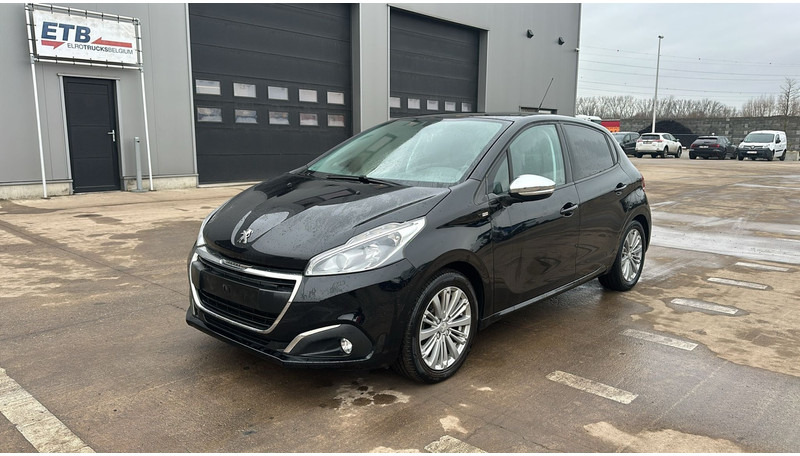 Peugeot 208 (BELGIAN CAR / AIRCO / 5 DOORS / PETROL) - هاتشباك: صورة 1 Peugeot 208 (BELGIAN CAR / AIRCO / 5 DOORS / PETROL) - هاتشباك: صورة 1