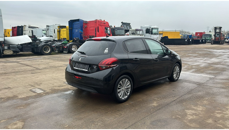 Peugeot 208 (BELGIAN CAR / AIRCO / 5 DOORS / PETROL) - هاتشباك: صورة 5 Peugeot 208 (BELGIAN CAR / AIRCO / 5 DOORS / PETROL) - هاتشباك: صورة 5