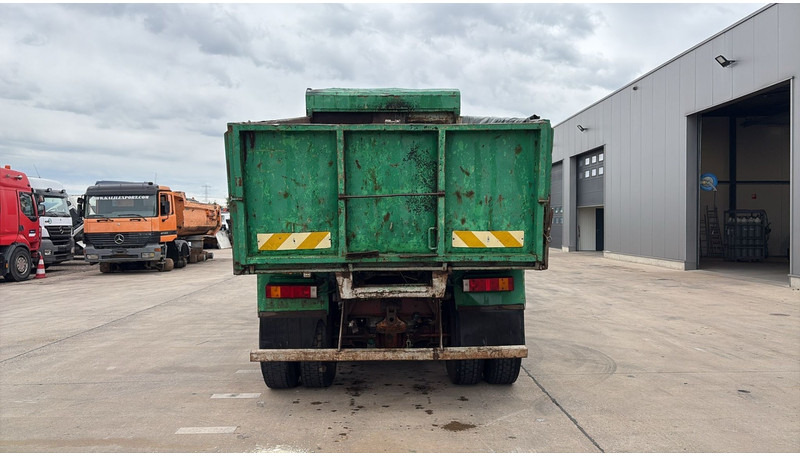 شاحنة قلاب Renault G 300 MAXTER (GRAND PONT / POMPE MANUELLE / 6X4): صورة 6