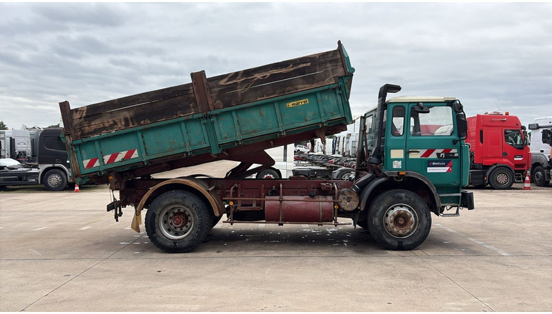 Renault G 300 Manager (LAMES / STEEL SUSP. / GRAND PONT / POMPE MANUELLE) - شاحنة قلاب: صورة 4 Renault G 300 Manager (LAMES / STEEL SUSP. / GRAND PONT / POMPE MANUELLE) - شاحنة قلاب: صورة 4