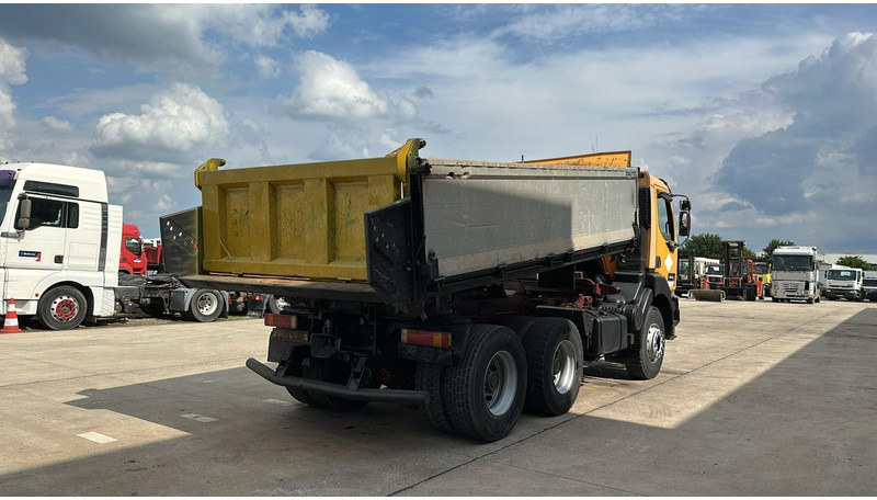 Renault Kerax 385 (POMPE MANUELLE / MANUAL PUMP / 6X4 / LAMES / GRAND PONT) - شاحنة قلاب: صورة 4 Renault Kerax 385 (POMPE MANUELLE / MANUAL PUMP / 6X4 / LAMES / GRAND PONT) - شاحنة قلاب: صورة 4