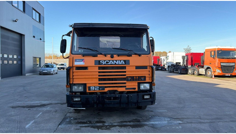 Scania 92 M (MANUAL PUMP / 6X4 / STEEL SUSP. / LAMES / POMPE MANUELLE) - شاحنة قلاب: صورة 2 Scania 92 M (MANUAL PUMP / 6X4 / STEEL SUSP. / LAMES / POMPE MANUELLE) - شاحنة قلاب: صورة 2