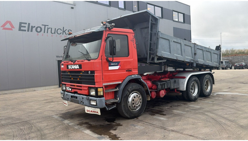Scania 93-280 (POMPE MANUELLE / MANUAL PUMP / 6X4 / STEEL SUSP. / LAMES) - شاحنة قلاب: صورة 1 Scania 93-280 (POMPE MANUELLE / MANUAL PUMP / 6X4 / STEEL SUSP. / LAMES) - شاحنة قلاب: صورة 1