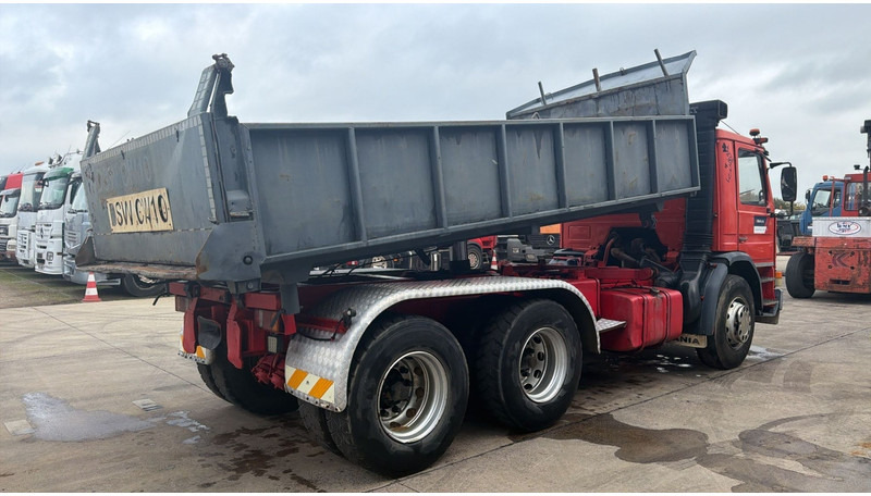 Scania 93-280 (POMPE MANUELLE / MANUAL PUMP / 6X4 / STEEL SUSP. / LAMES) - شاحنة قلاب: صورة 4 Scania 93-280 (POMPE MANUELLE / MANUAL PUMP / 6X4 / STEEL SUSP. / LAMES) - شاحنة قلاب: صورة 4