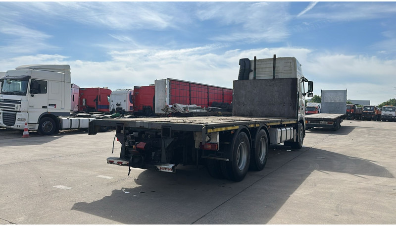 Volvo FH 12 - 460 (BOITE MANUELLE / MANUAL GEARBOX / 10 TYRES / 6X2 / AC / AIRCO) - شاحنات مسطحة: صورة 5 Volvo FH 12 - 460 (BOITE MANUELLE / MANUAL GEARBOX / 10 TYRES / 6X2 / AC / AIRCO) - شاحنات مسطحة: صورة 5