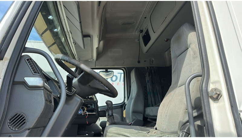 شاحنات مسطحة Volvo FH 12 - 460 (BOITE MANUELLE / MANUAL GEARBOX / 10 TYRES / 6X2 / AC / AIRCO): صورة 17
