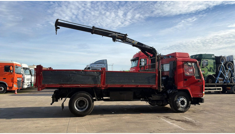 Volvo FL 10 - 320 (MANUAL PUMP / STEEL SUSP. / CRANE / LAMES / POMPE MANUELLE) - شاحنات مسطحة, شاحنة كرين: صورة 4 Volvo FL 10 - 320 (MANUAL PUMP / STEEL SUSP. / CRANE / LAMES / POMPE MANUELLE) - شاحنات مسطحة, شاحنة كرين: صورة 4