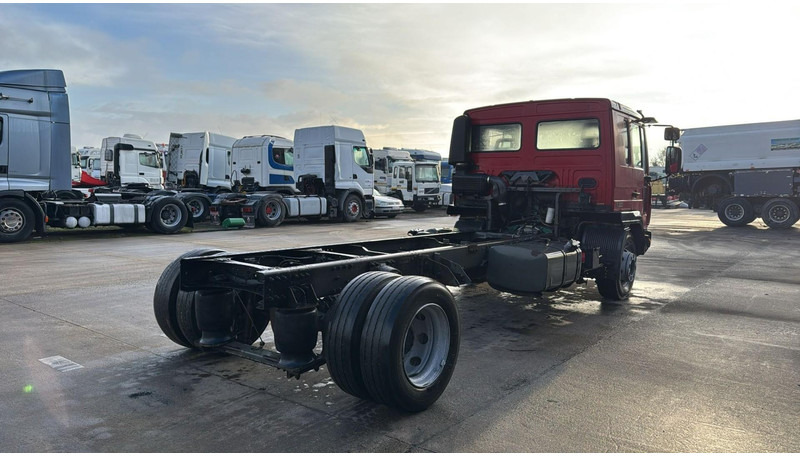 Volvo FL 220 (MANUAL GEARBOX / BOITE MANUELLE) - شاحنة بهيكل معدني للمقصورة: صورة 4 Volvo FL 220 (MANUAL GEARBOX / BOITE MANUELLE) - شاحنة بهيكل معدني للمقصورة: صورة 4