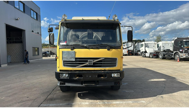 Volvo FL 6-18 (12400 LITERS / 3 COMPARTIMENTS / EURO 2 / STEEL SUSP. / LAMES) - شاحنة صهريج: صورة 2 Volvo FL 6-18 (12400 LITERS / 3 COMPARTIMENTS / EURO 2 / STEEL SUSP. / LAMES) - شاحنة صهريج: صورة 2