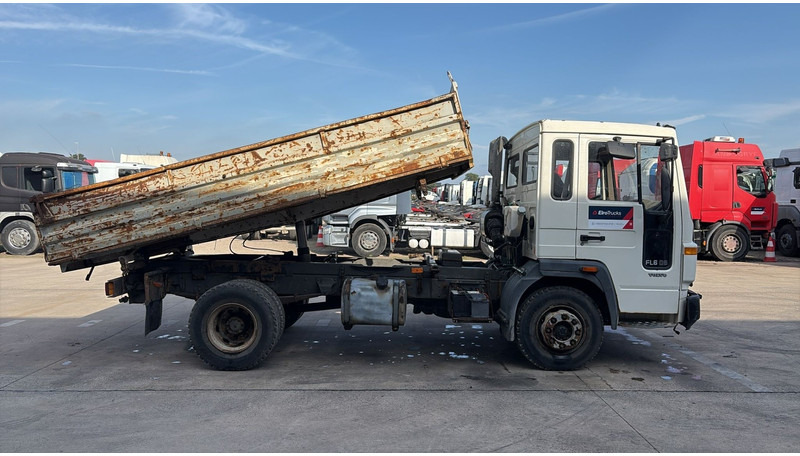 Volvo FL 6 - 8 (MANUAL PUMP / POMPE MANUELLE) - شاحنة قلاب: صورة 3 Volvo FL 6 - 8 (MANUAL PUMP / POMPE MANUELLE) - شاحنة قلاب: صورة 3