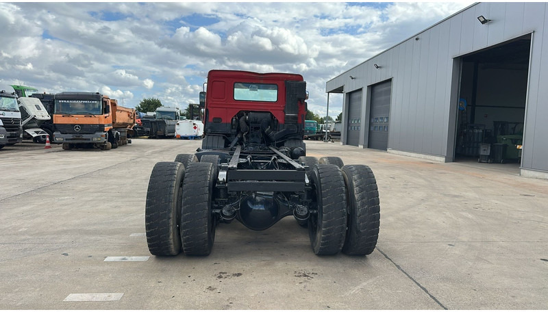 Volvo FL 7 - 260 (6X4 / LAMES / POMPE MANUELLE / MANUAL PUMP / STEEL SUSP.) - شاحنة بهيكل معدني للمقصورة: صورة 5 Volvo FL 7 - 260 (6X4 / LAMES / POMPE MANUELLE / MANUAL PUMP / STEEL SUSP.) - شاحنة بهيكل معدني للمقصورة: صورة 5
