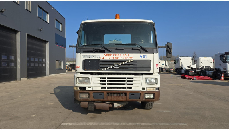 Volvo FM 7 - 290 (60.000 KM ORIGINAL !!! / POMPE MANUELLE / LAMES / GRAND PONT / EX AEROPORT) - شاحنة بهيكل معدني للمقصورة: صورة 2 Volvo FM 7 - 290 (60.000 KM ORIGINAL !!! / POMPE MANUELLE / LAMES / GRAND PONT / EX AEROPORT) - شاحنة بهيكل معدني للمقصورة: صورة 2
