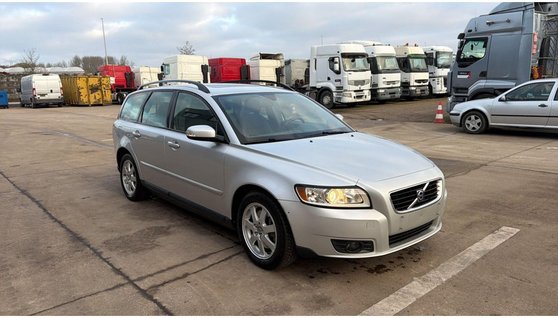 Volvo V50 (BELGIAN CAR / AIRCO / AUTOMATIC GEARBOX / EURO 5) - سيارة: صورة 3 Volvo V50 (BELGIAN CAR / AIRCO / AUTOMATIC GEARBOX / EURO 5) - سيارة: صورة 3