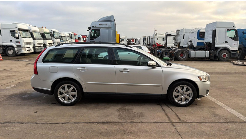 Volvo V50 (BELGIAN CAR / AIRCO / AUTOMATIC GEARBOX / EURO 5) - سيارة: صورة 4 Volvo V50 (BELGIAN CAR / AIRCO / AUTOMATIC GEARBOX / EURO 5) - سيارة: صورة 4