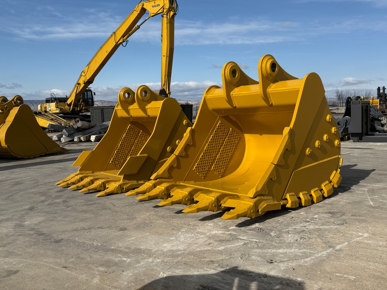 CAT 349 Armored Heavy Duty Bucket - بكت حفار - حفار زاحف: صورة 5 CAT 349 Armored Heavy Duty Bucket - بكت حفار - حفار زاحف: صورة 5