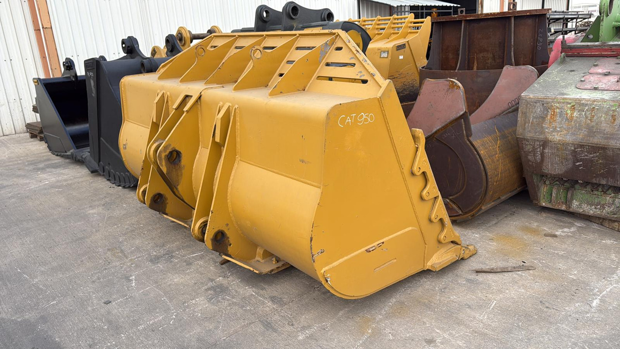 CAT 966 Rock Bucket - اللودر بعجل: صورة 2 CAT 966 Rock Bucket - اللودر بعجل: صورة 2