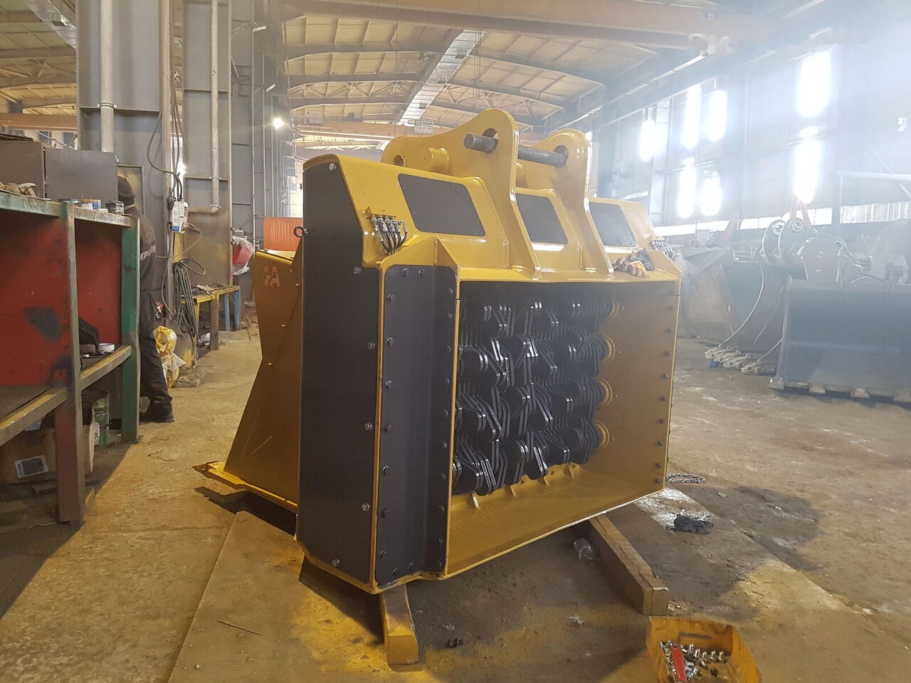 Galen Impact Screening Bucket - قادوس الفرز: صورة 1 Galen Impact Screening Bucket - قادوس الفرز: صورة 1