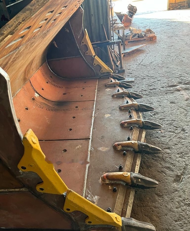 Komatsu WA470 Rock Bucket - بكت شيول: صورة 3 Komatsu WA470 Rock Bucket - بكت شيول: صورة 3