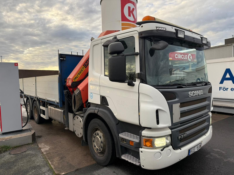 Scania P310 - شاحنات مسطحة, شاحنة كرين: صورة 2 Scania P310 - شاحنات مسطحة, شاحنة كرين: صورة 2