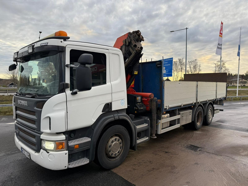 Scania P310 - شاحنات مسطحة, شاحنة كرين: صورة 1 Scania P310 - شاحنات مسطحة, شاحنة كرين: صورة 1