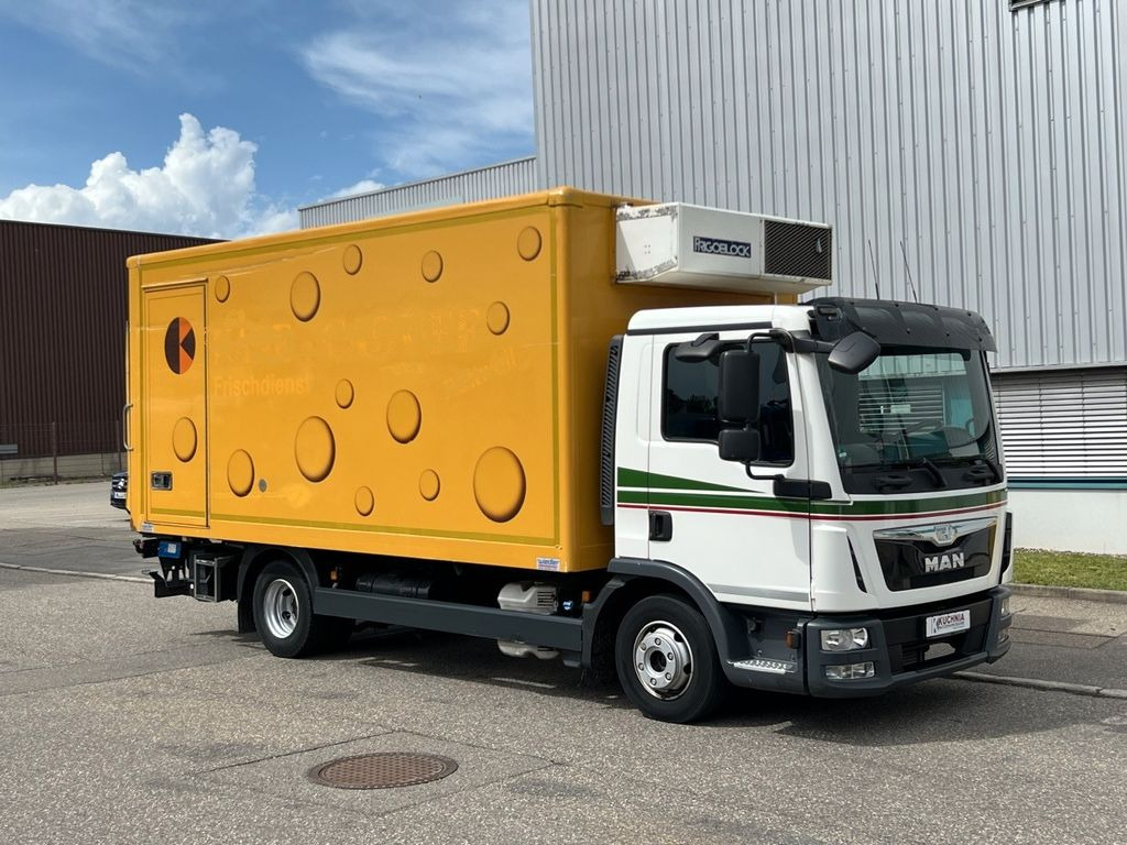 MAN TGL 8.220 Kühlkoffer 5,26m LBW Klima Luftgef. MAN TGL 8.220 Kühlkoffer 5,26m LBW Klima Luftgef. - شاحنة توصيل مبردة: صورة 1 MAN TGL 8.220 Kühlkoffer 5,26m LBW Klima Luftgef. MAN TGL 8.220 Kühlkoffer 5,26m LBW Klima Luftgef. - شاحنة توصيل مبردة: صورة 1