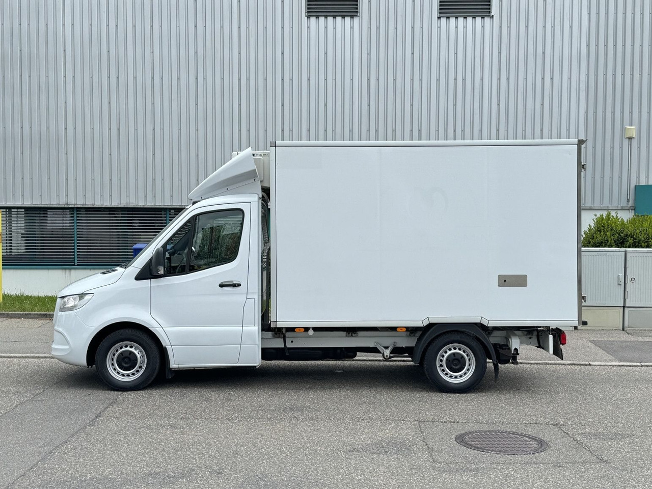 Mercedes-Benz Sprinter 316 Tiefkühl 3,3m TK V-500 MAX Luftgef. - شاحنة توصيل مبردة: صورة 4 Mercedes-Benz Sprinter 316 Tiefkühl 3,3m TK V-500 MAX Luftgef. - شاحنة توصيل مبردة: صورة 4