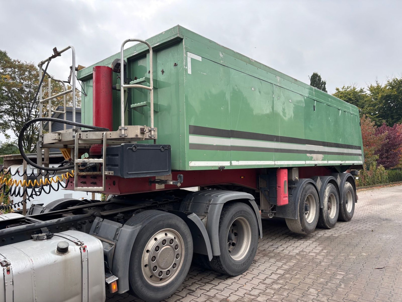 Langendorf SKA 24/30 Alu-Kippmulde, 30m³, Lift-Achse, Rollp - نصف مقطورة قلابة: صورة 1 Langendorf SKA 24/30 Alu-Kippmulde, 30m³, Lift-Achse, Rollp - نصف مقطورة قلابة: صورة 1