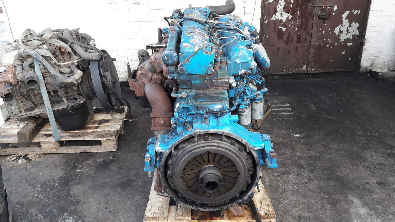 Renault Magirus 420 E2 Renault Magirus - محرك - شاحنة: صورة 3 Renault Magirus 420 E2 Renault Magirus - محرك - شاحنة: صورة 3