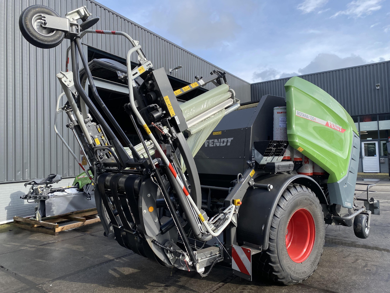 Fendt Rotana 130F Combi - آلة لف بالات: صورة 2 Fendt Rotana 130F Combi - آلة لف بالات: صورة 2