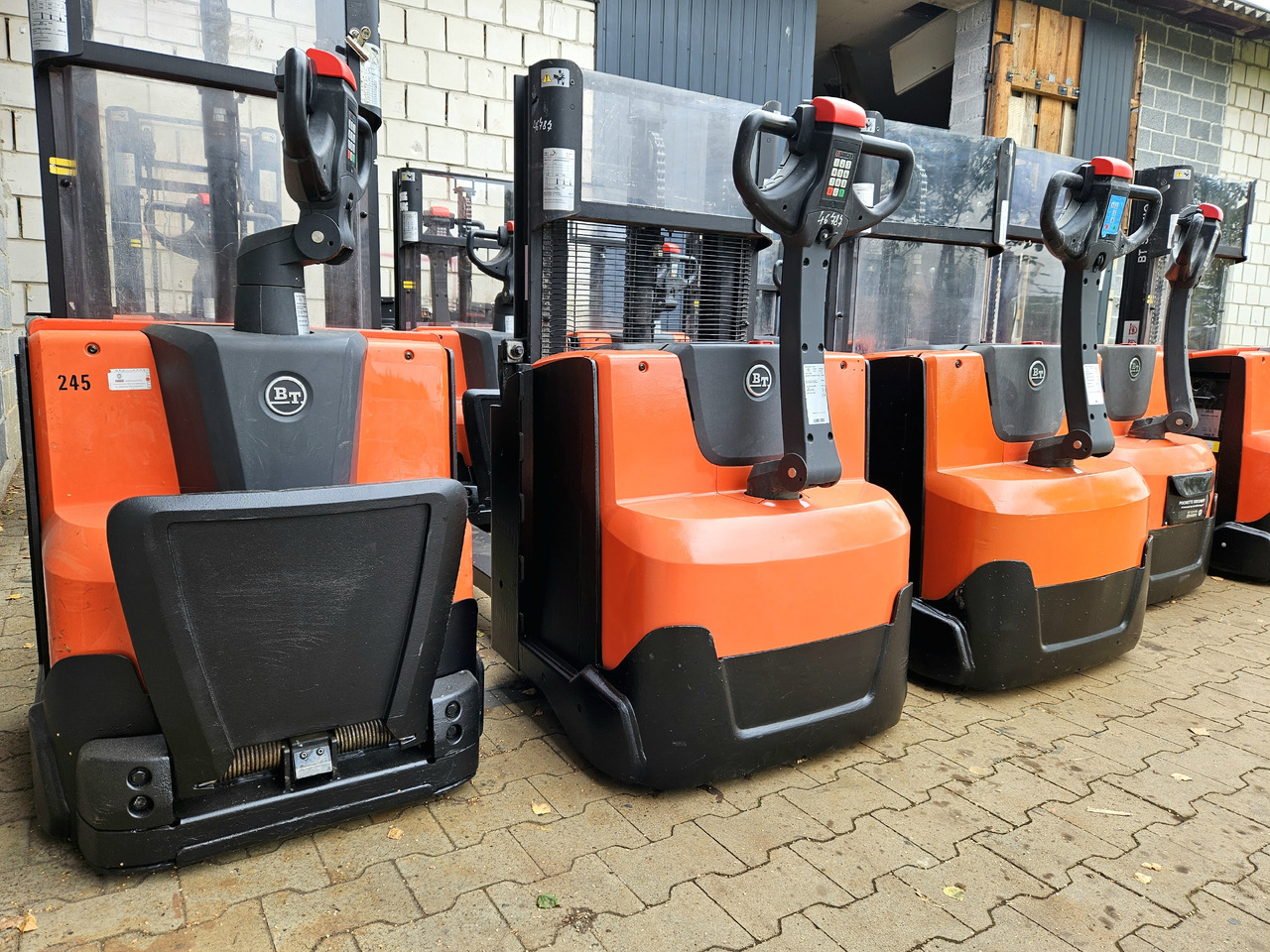 Toyota SWE 200D - آلة تكديس: صورة 3 Toyota SWE 200D - آلة تكديس: صورة 3