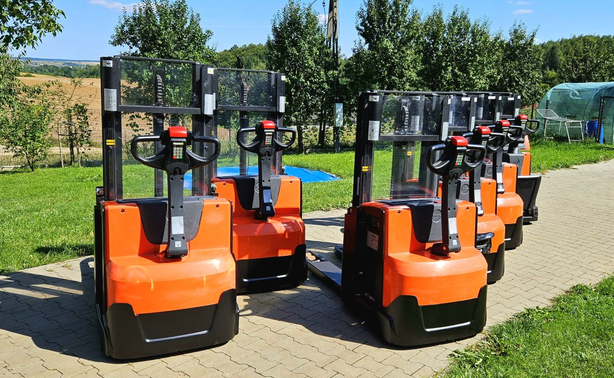 Toyota SWE 200D - آلة تكديس: صورة 2 Toyota SWE 200D - آلة تكديس: صورة 2