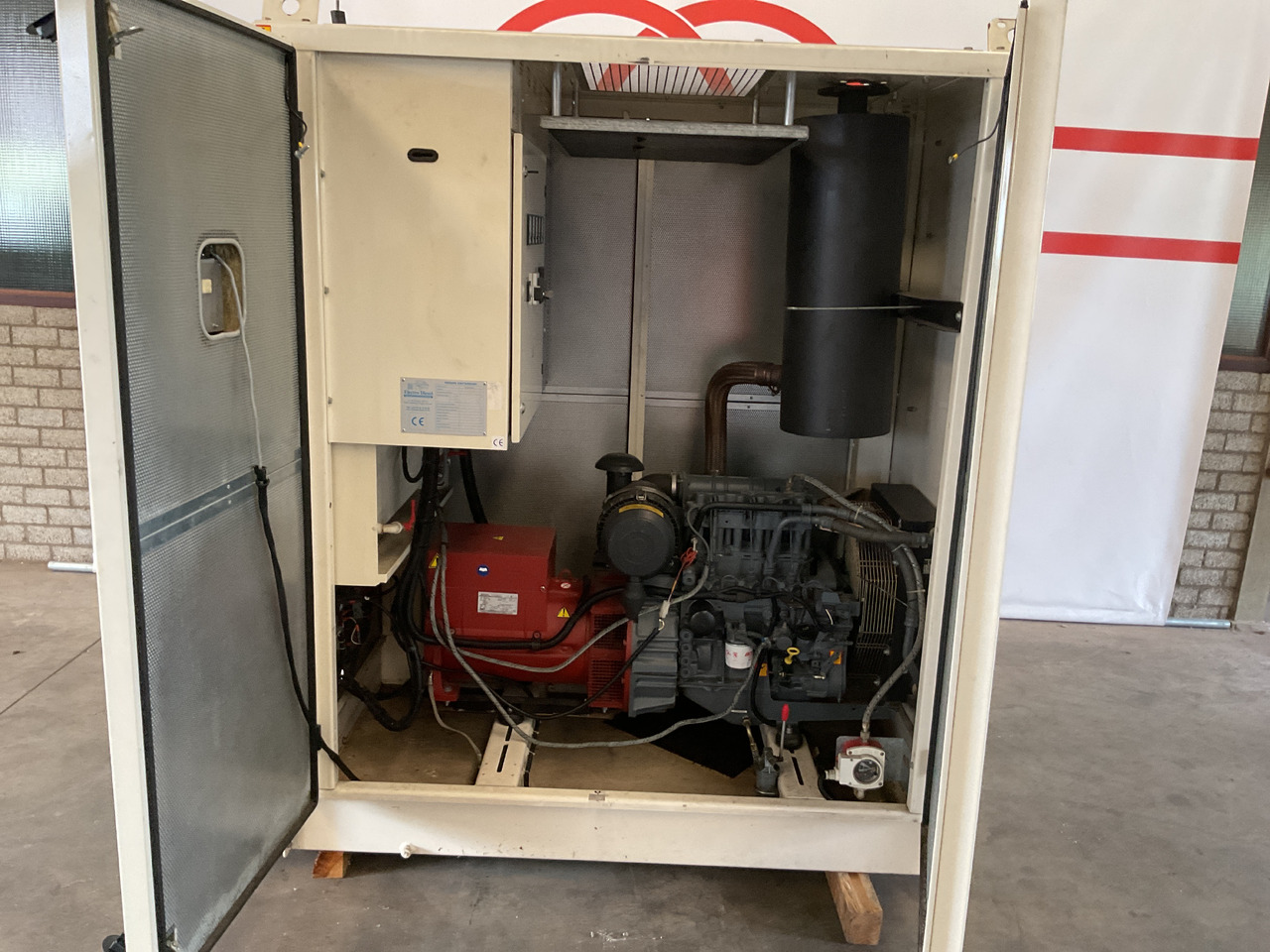 Deutz F3M1011F, 45KVA generatorset. Like brand new. Low standby hours - مجموعة المولد: صورة 3 Deutz F3M1011F, 45KVA generatorset. Like brand new. Low standby hours - مجموعة المولد: صورة 3