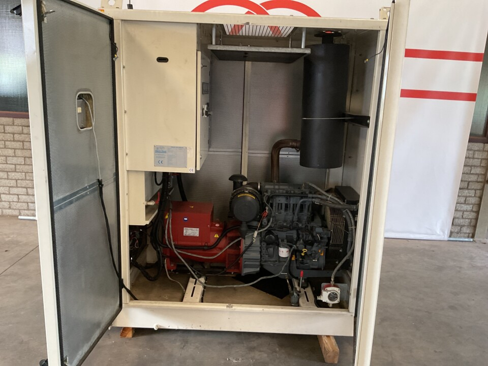 Deytz F3M1011F, 45KVA generator set. Low hours - مجموعة المولد: صورة 3 Deytz F3M1011F, 45KVA generator set. Low hours - مجموعة المولد: صورة 3