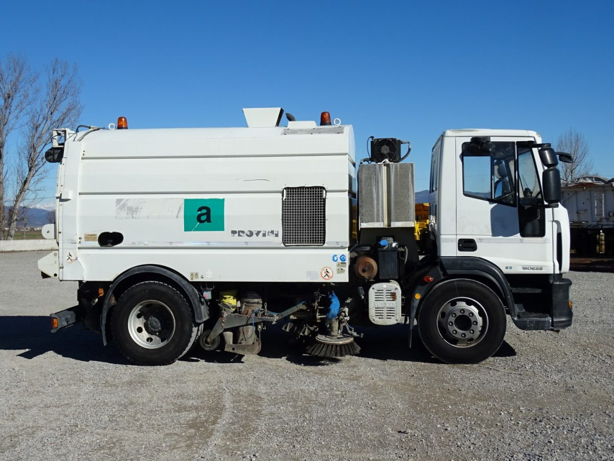 IVECO EUROCARGO 150E22 - سياره كنس شوارع: صورة 2 IVECO EUROCARGO 150E22 - سياره كنس شوارع: صورة 2