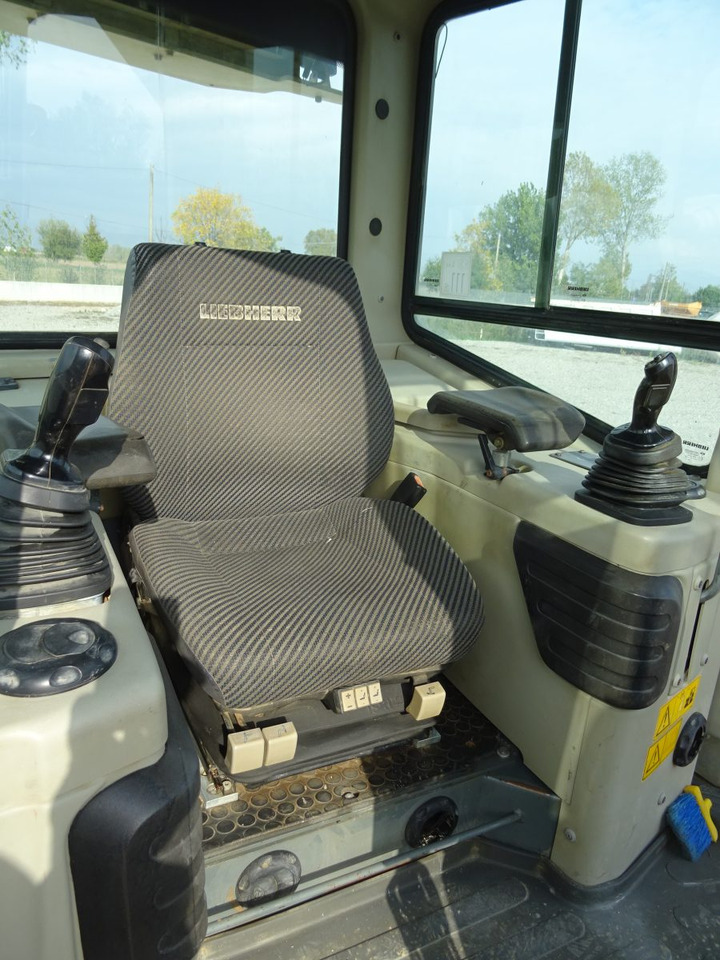 بلدوزر LIBHERR PR 734 XL: صورة 13