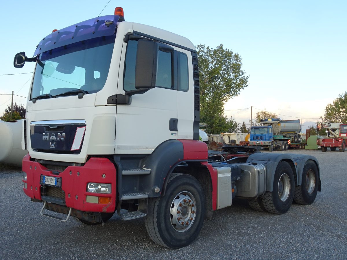 MAN TGA 33.480 - مقطورة السحب: صورة 1 MAN TGA 33.480 - مقطورة السحب: صورة 1