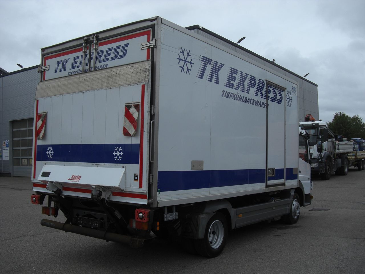Mercedes-Benz 816 / Tiefkühler / LBW Mercedes-Benz 816 / Tiefkühler / LBW - شاحنة توصيل مبردة: صورة 3 Mercedes-Benz 816 / Tiefkühler / LBW Mercedes-Benz 816 / Tiefkühler / LBW - شاحنة توصيل مبردة: صورة 3