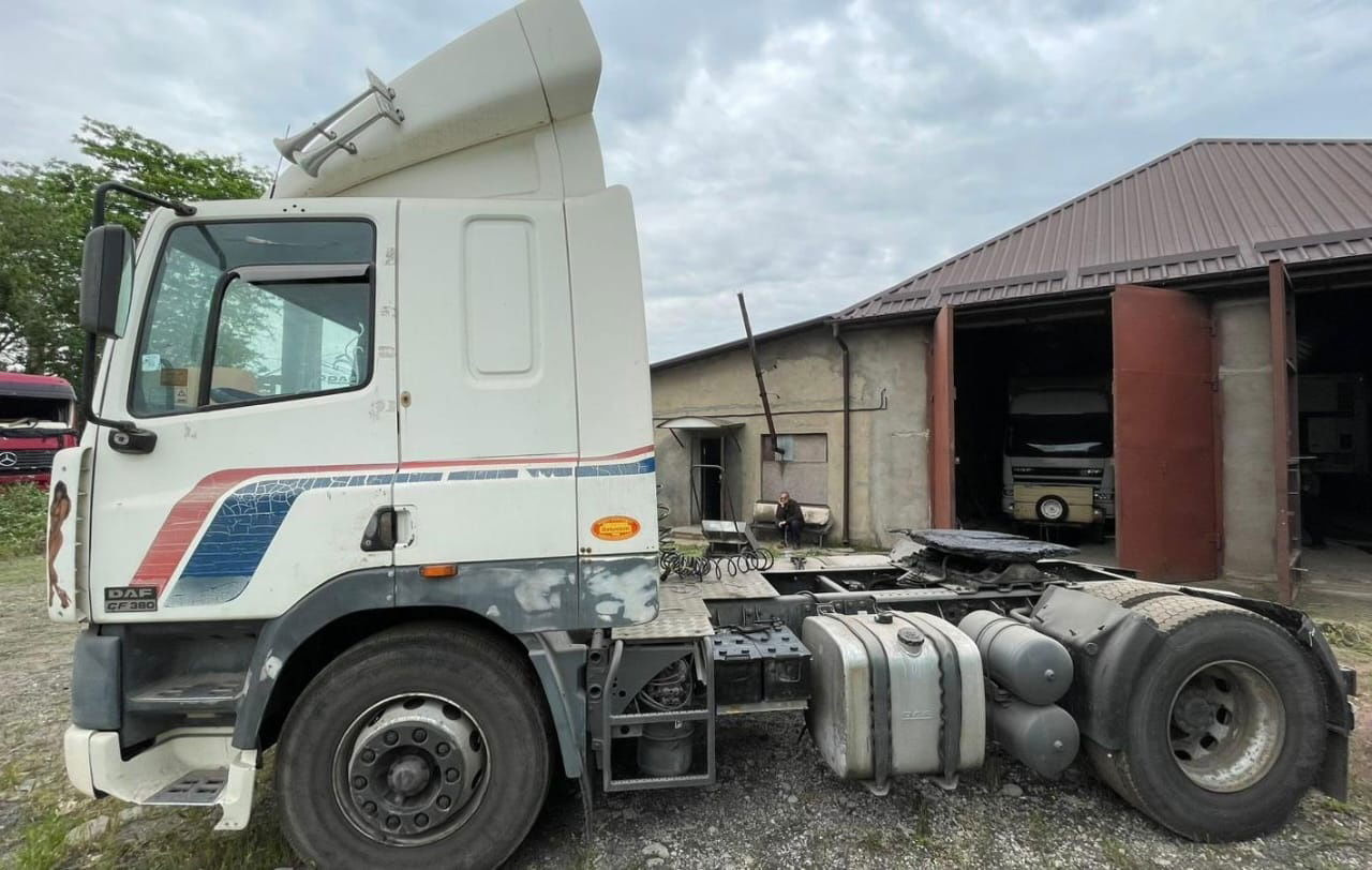 مقطورة السحب DAF CF 85: صورة 9