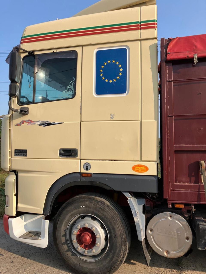 DAF XF 95 430 Platform - شاحنات مسطحة: صورة 2 DAF XF 95 430 Platform - شاحنات مسطحة: صورة 2