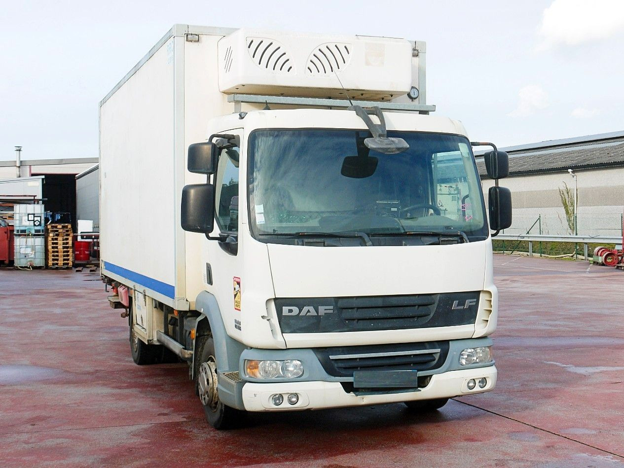DAF LF 45.160 ISOTHERM KOFFER LADEBORDWAND - شاحنة ذات مبرد: صورة 1 DAF LF 45.160 ISOTHERM KOFFER LADEBORDWAND - شاحنة ذات مبرد: صورة 1