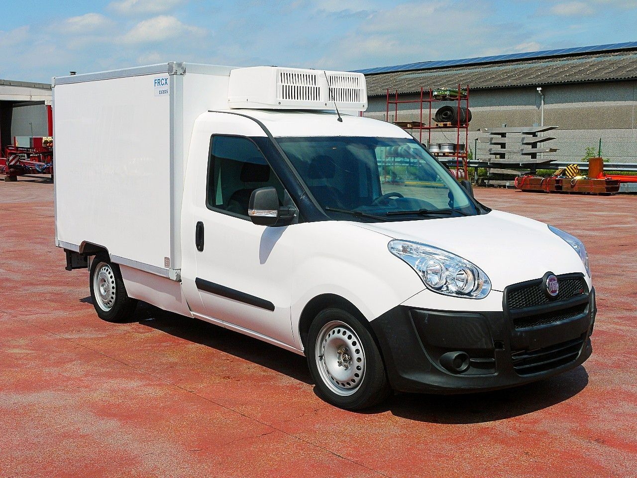 Fiat DOBLO 1.6 KUHKOFFER RELEC FROID TR22 -20C - شاحنة توصيل مبردة: صورة 2 Fiat DOBLO 1.6 KUHKOFFER RELEC FROID TR22 -20C - شاحنة توصيل مبردة: صورة 2
