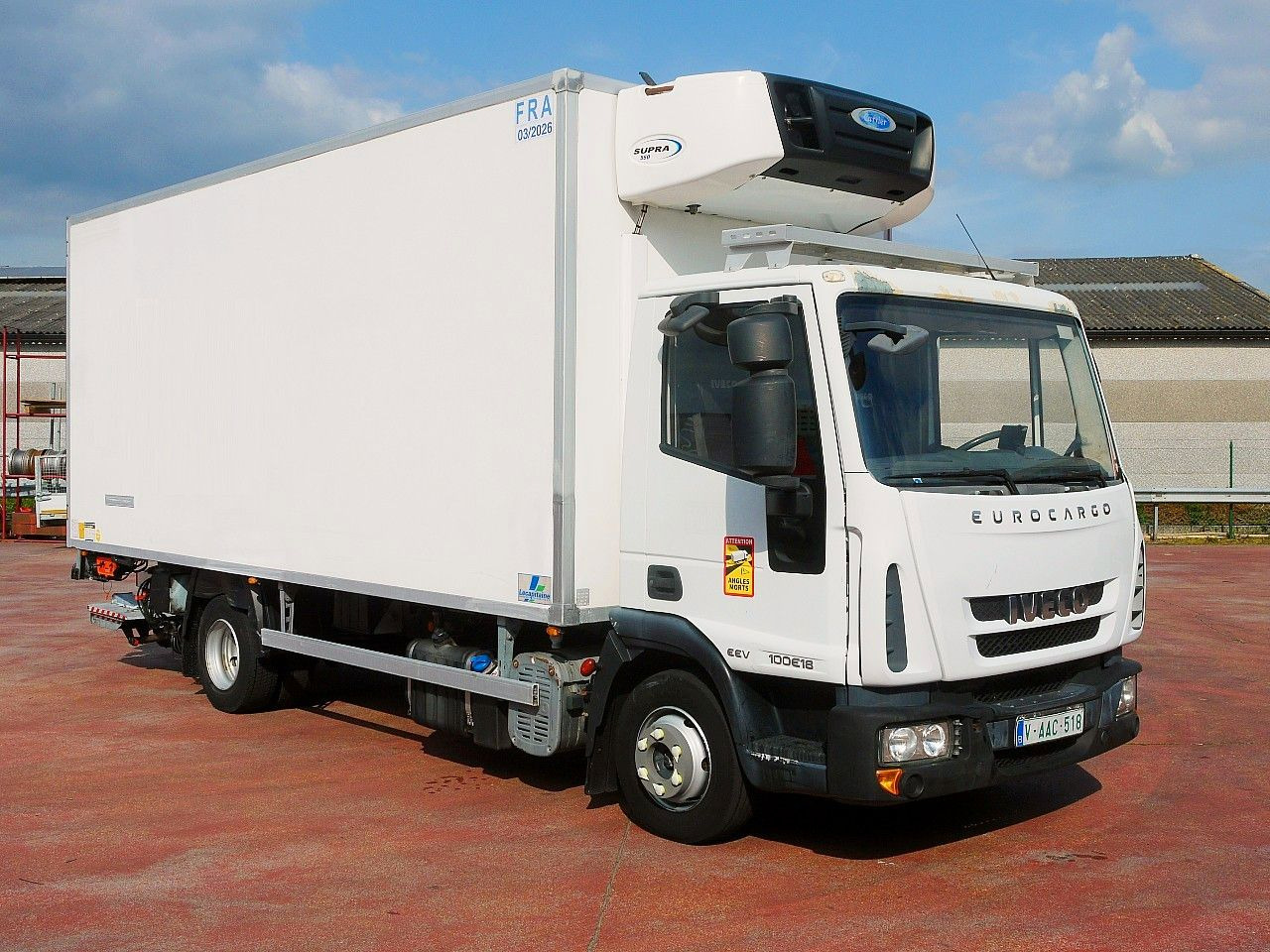 Iveco 100E18 EUROCARGO KUHLKOFFER CARRIER SUPRA 175tkm Iveco 100E18 EUROCARGO KUHLKOFFER CARRIER SUPRA 175tkm - شاحنة ذات مبرد: صورة 2 Iveco 100E18 EUROCARGO KUHLKOFFER CARRIER SUPRA 175tkm Iveco 100E18 EUROCARGO KUHLKOFFER CARRIER SUPRA 175tkm - شاحنة ذات مبرد: صورة 2