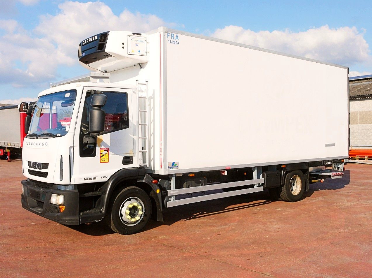 Iveco 140E18 FLEISH KUHLKOFFER CARRIER SUPRA 550 LBW Iveco 140E18 FLEISH KUHLKOFFER CARRIER SUPRA 550 LBW - شاحنة ذات مبرد: صورة 4 Iveco 140E18 FLEISH KUHLKOFFER CARRIER SUPRA 550 LBW Iveco 140E18 FLEISH KUHLKOFFER CARRIER SUPRA 550 LBW - شاحنة ذات مبرد: صورة 4