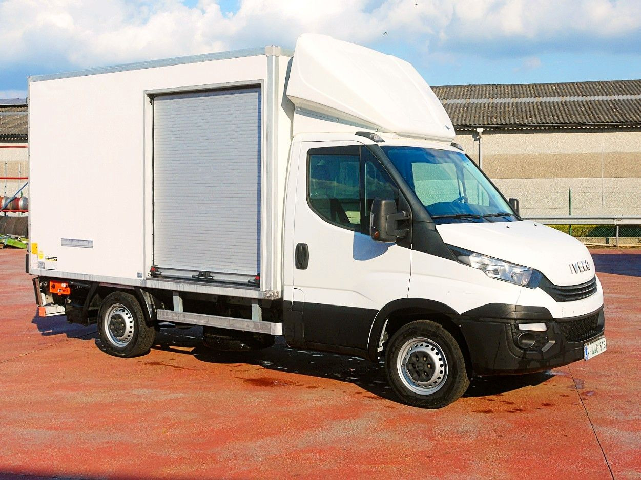 Iveco 35S14 DAILY ISOTHERMKOFFER LADEBORDWAND luft fed - شاحنة توصيل مبردة: صورة 2 Iveco 35S14 DAILY ISOTHERMKOFFER LADEBORDWAND luft fed - شاحنة توصيل مبردة: صورة 2