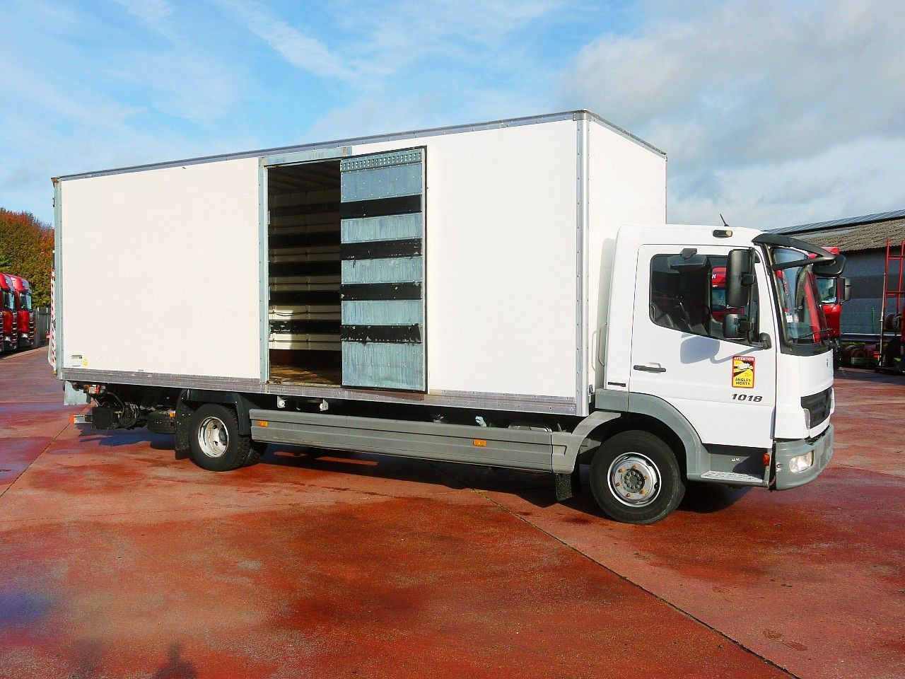 Mercedes-Benz 1018 ATEGO MEUBEL KOFFER A/C LBW LUFT 112tkm - شاحنة صندوقية: صورة 3 Mercedes-Benz 1018 ATEGO MEUBEL KOFFER A/C LBW LUFT 112tkm - شاحنة صندوقية: صورة 3