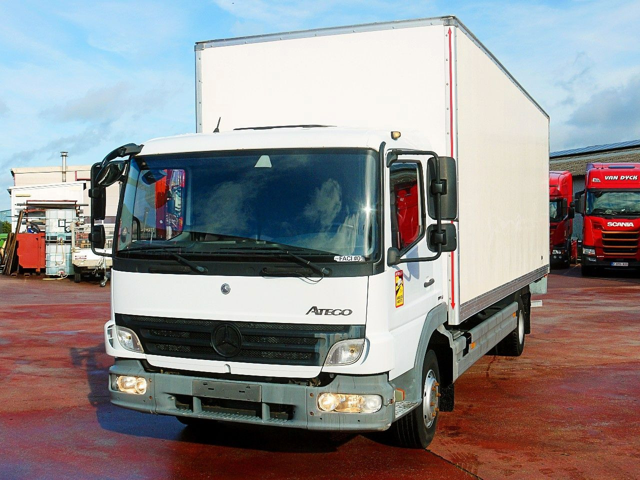 Mercedes-Benz 1018 ATEGO MEUBEL KOFFER A/C LBW LUFT 112tkm - شاحنة صندوقية: صورة 5 Mercedes-Benz 1018 ATEGO MEUBEL KOFFER A/C LBW LUFT 112tkm - شاحنة صندوقية: صورة 5