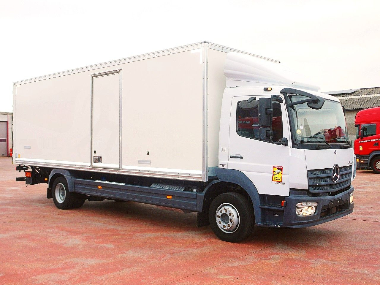 Mercedes-Benz 1218 ATEGO MEUBEL KOFFER A/C 124 Tkm - شاحنة بصندوق مغلق: صورة 2 Mercedes-Benz 1218 ATEGO MEUBEL KOFFER A/C 124 Tkm - شاحنة بصندوق مغلق: صورة 2