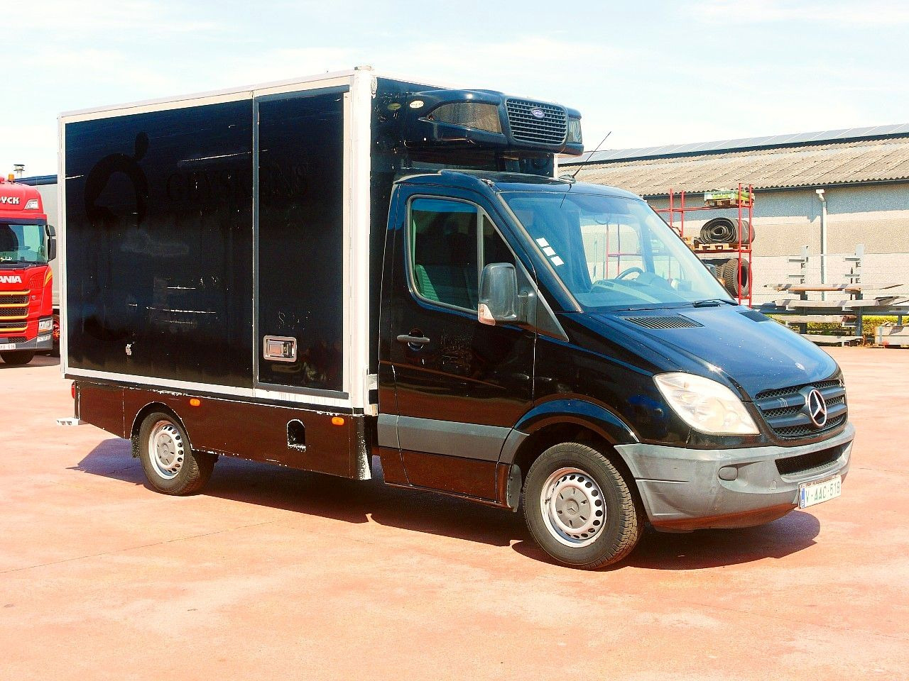 Mercedes-Benz 319 SPRINTER V6 KUHLKOFFER CARRIER PULSOR 600 MT - شاحنة توصيل مبردة: صورة 2 Mercedes-Benz 319 SPRINTER V6 KUHLKOFFER CARRIER PULSOR 600 MT - شاحنة توصيل مبردة: صورة 2