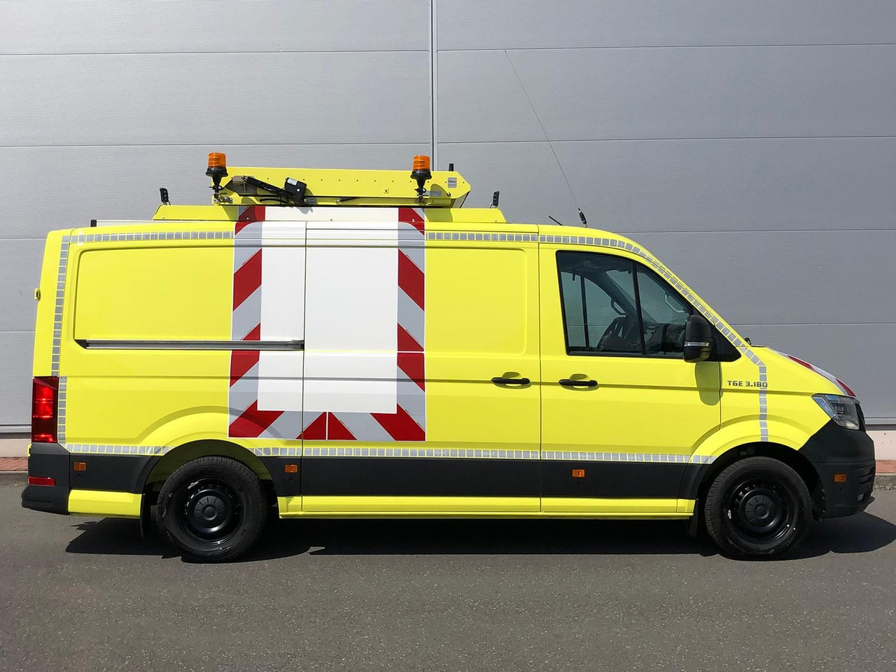 MAN TGE 3.180 L3H2 BF 4 BEGLEITFAHRZEUG ACC LED NAVI - شاحنة توصيل مغلقة: صورة 5 MAN TGE 3.180 L3H2 BF 4 BEGLEITFAHRZEUG ACC LED NAVI - شاحنة توصيل مغلقة: صورة 5