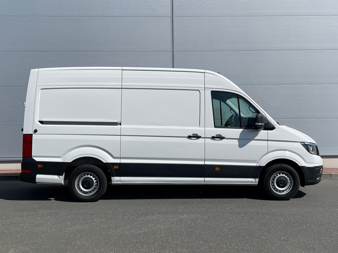 Volkswagen Crafter Kasten 35 L3H3 RWD AHK SITZH 2Schiebetür - فان: صورة 5 Volkswagen Crafter Kasten 35 L3H3 RWD AHK SITZH 2Schiebetür - فان: صورة 5
